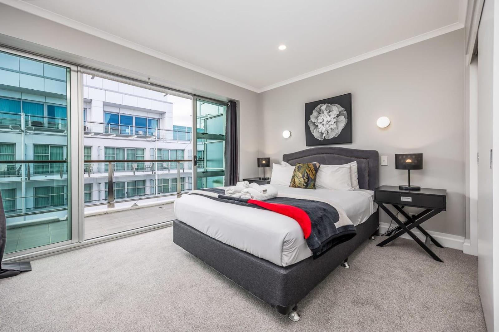 Beautiful Renovated 2 X Bdrm,Perfect Location Apartment Auckland Exterior photo