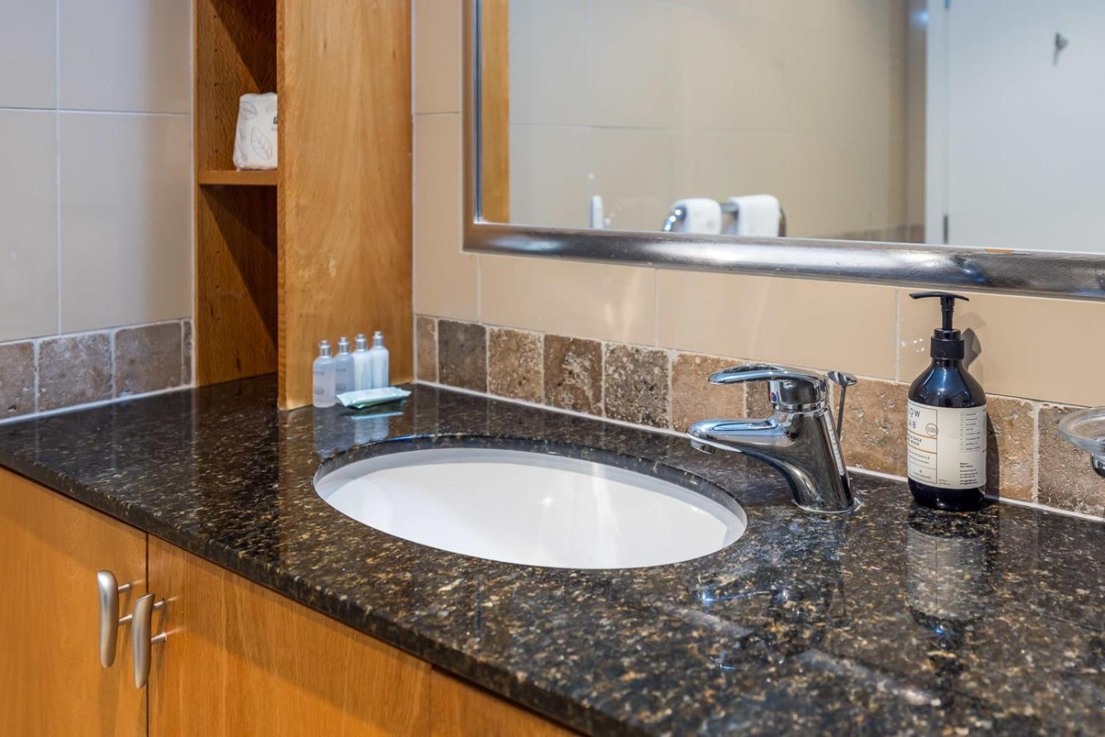 Beautiful Renovated 2 X Bdrm,Perfect Location Apartment Auckland Exterior photo